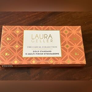 Laura Geller The Casual Collection Eyeshadow Palette 15 colors NWT